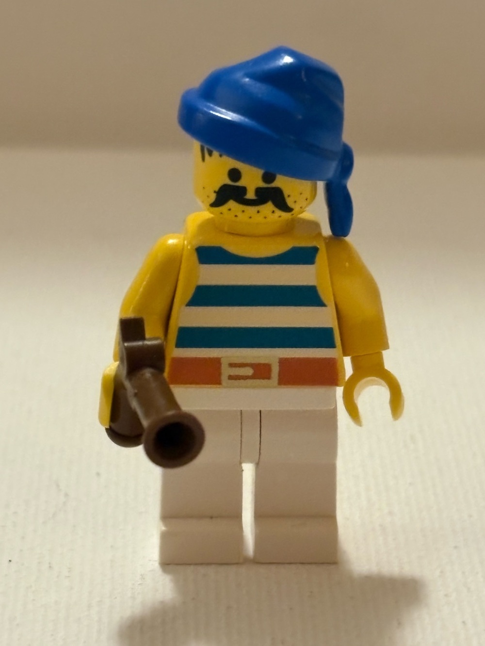 Vintage Lego Pirates Minifigure blue/white stripes #6273 Rock Island Refuge